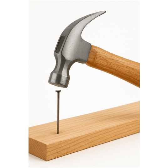 MŁOTEK PAZURKOWY Z DREWNIANYM TRZONKIEM