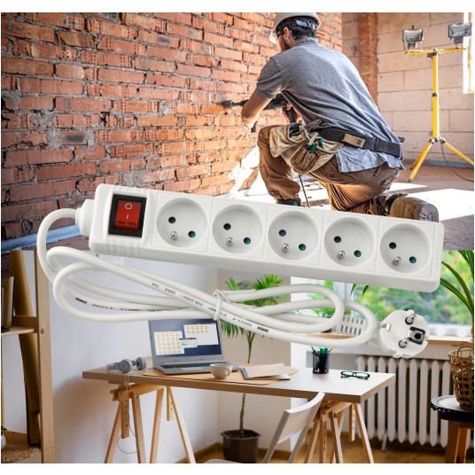 Przedłużacz 5 gniazda 1,5m z wlacznikim BIAŁY